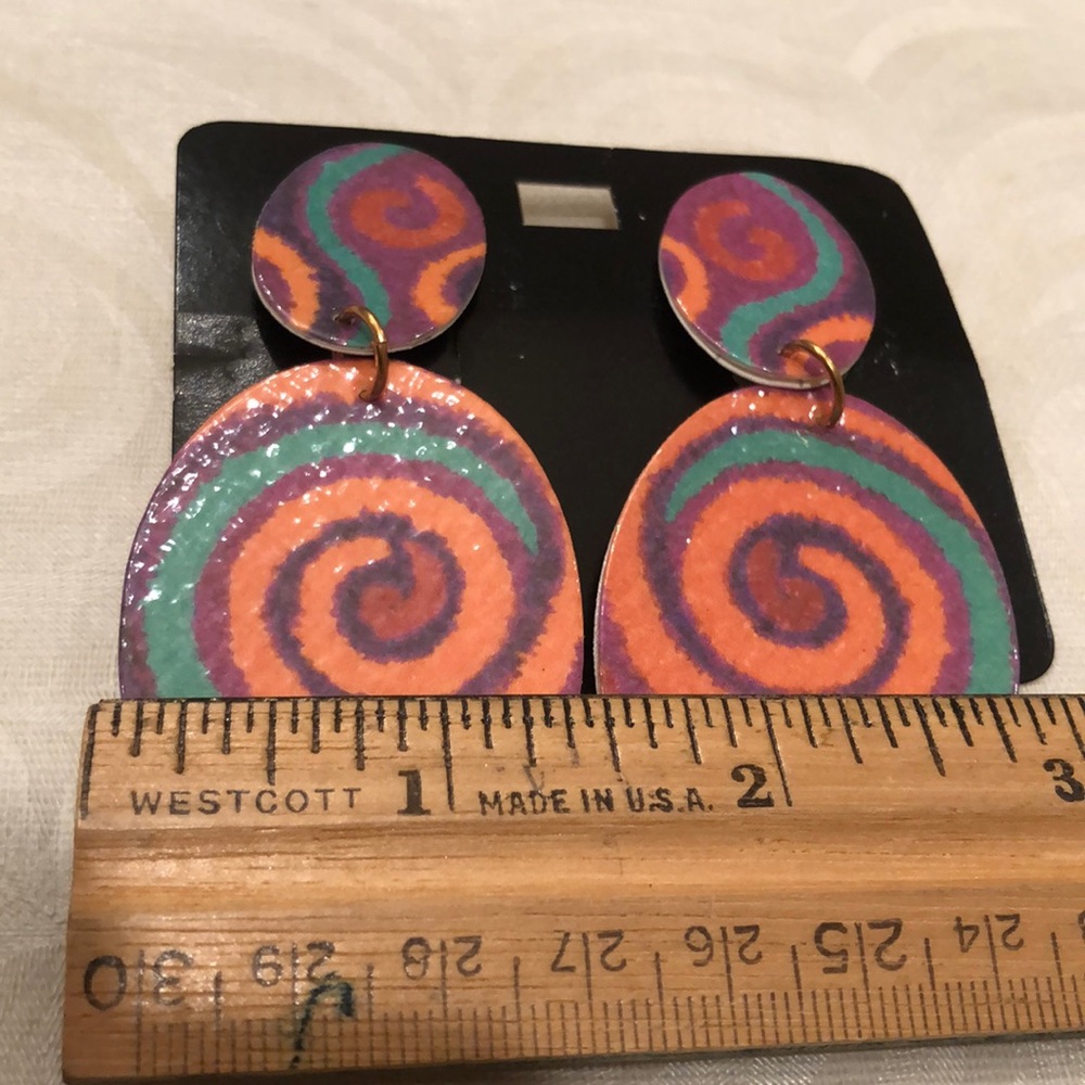 NWOT kitschy Mod 1960’s print clip earrings - Picture 11 of 12